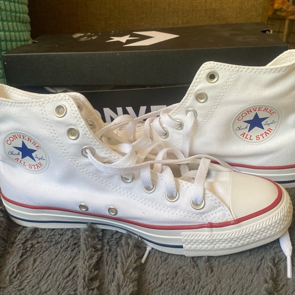 NIB Unisex Converse Chucks - Picture 2 of 11